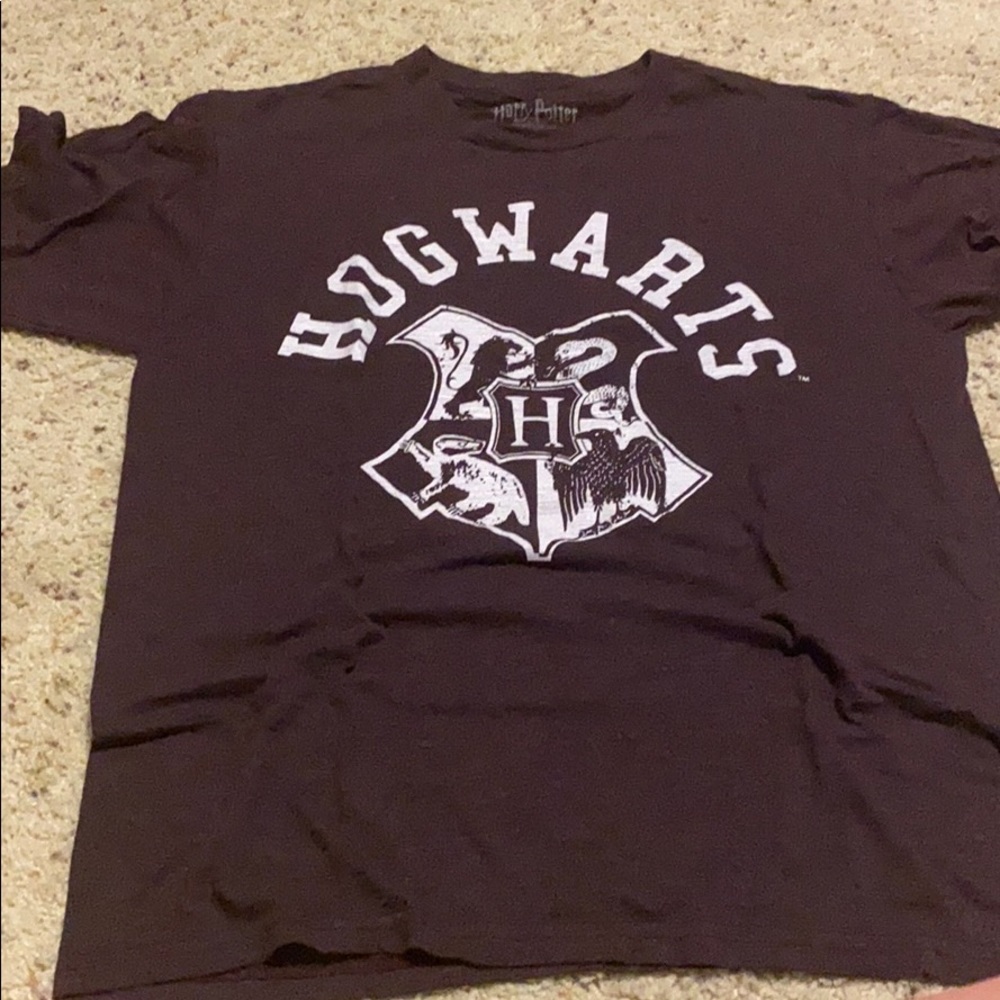 Medium Harry Potter Hogwarts shirt
